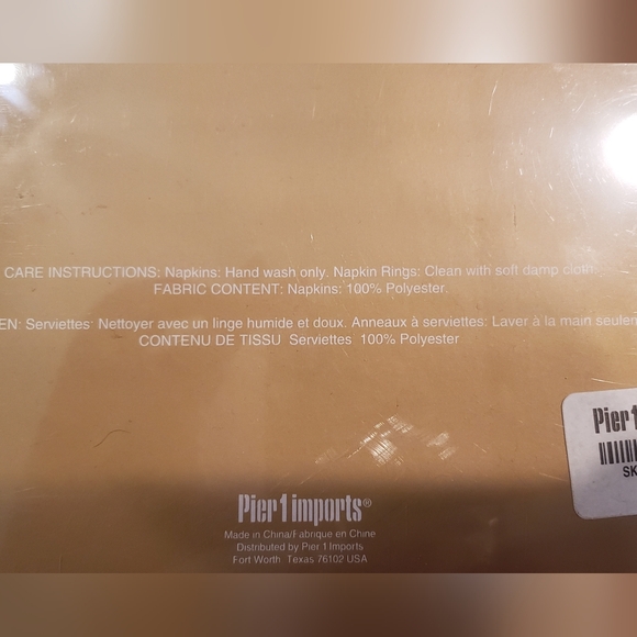 Pier1 Imports set of 4 Red Napkins and Napkin rings. - Picture 4 of 4